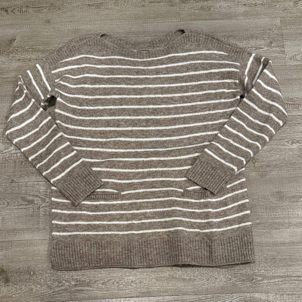Abercrombie & Fitch Tan and Cream Sweater